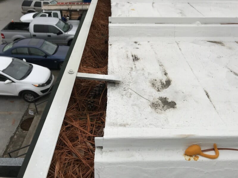 commercial-roof-gutters