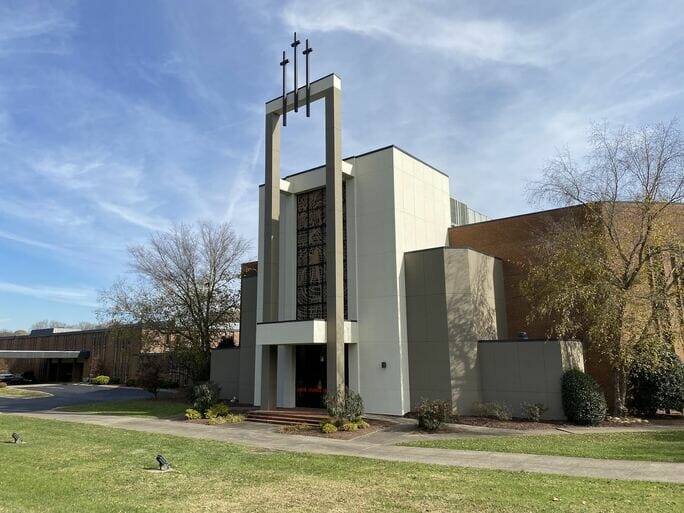 exterior shot of the indian lake peninsula church.